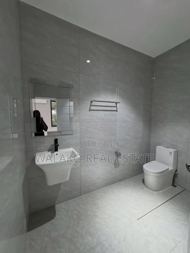 4bdrm House in Lake Side Estate for sale
