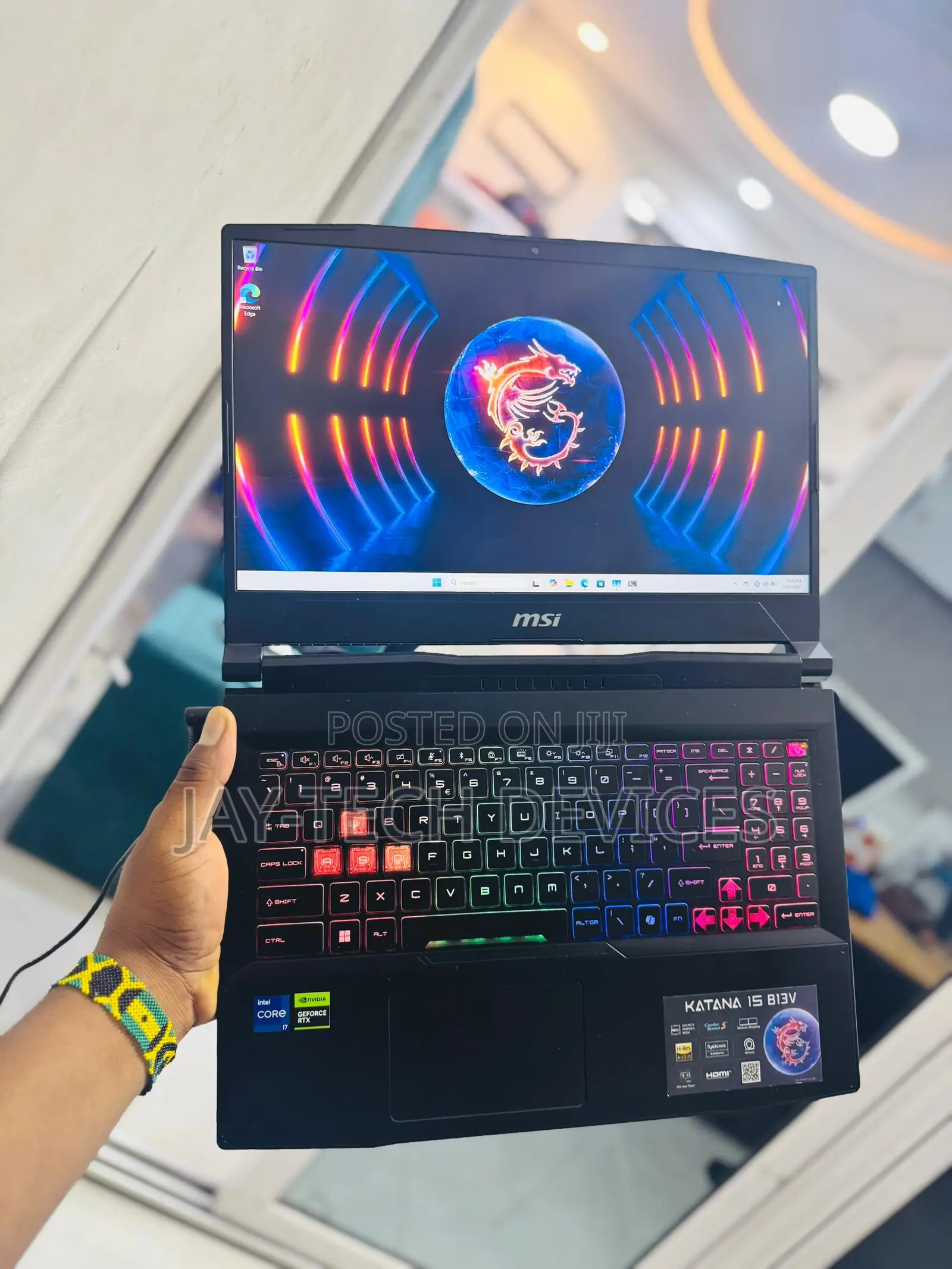 Laptop MSI Katana 15 16GB Intel Core i7 SSHD (Hybrid) 1T