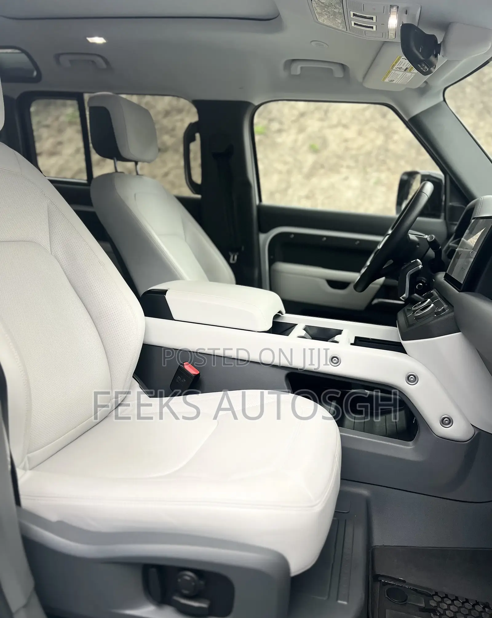 Land Rover Defender 2025 White