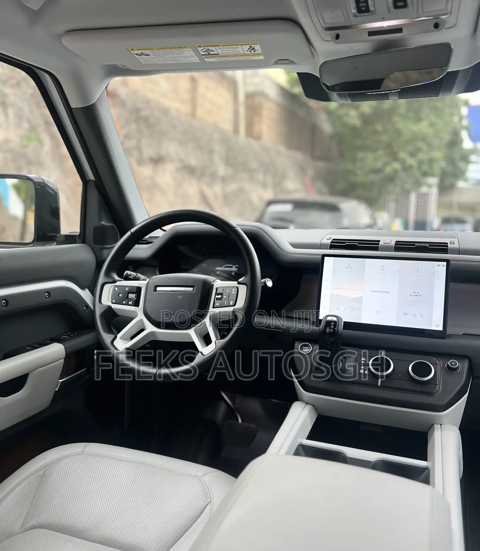 Land Rover Defender 2025 White