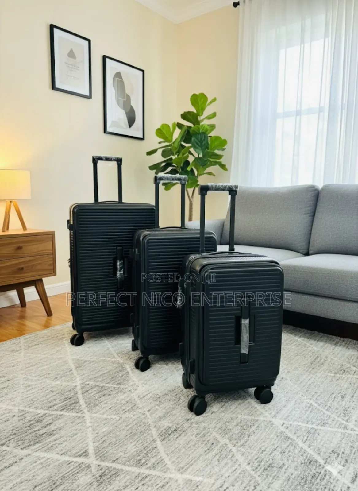Premium Lightweight Polycarbonate Trunk Suitcase - 3 Sizes Available