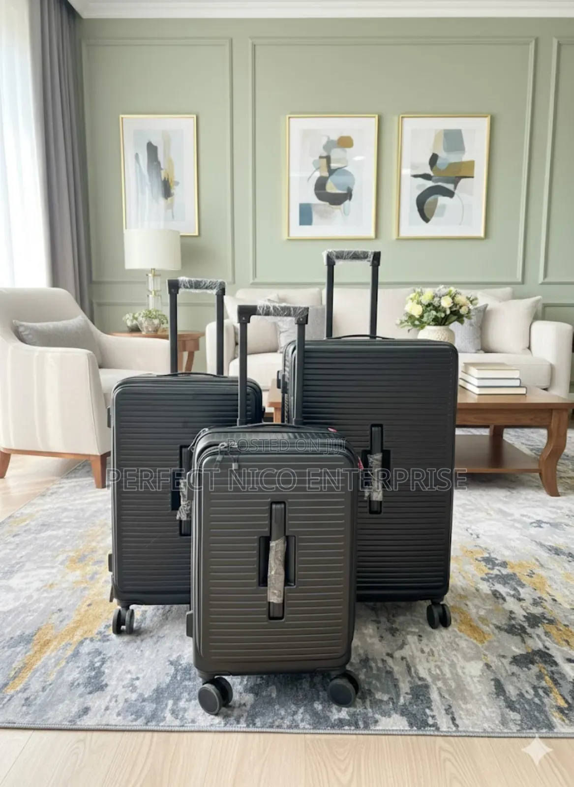 Premium Lightweight Polycarbonate Trunk Suitcase - 3 Sizes Available