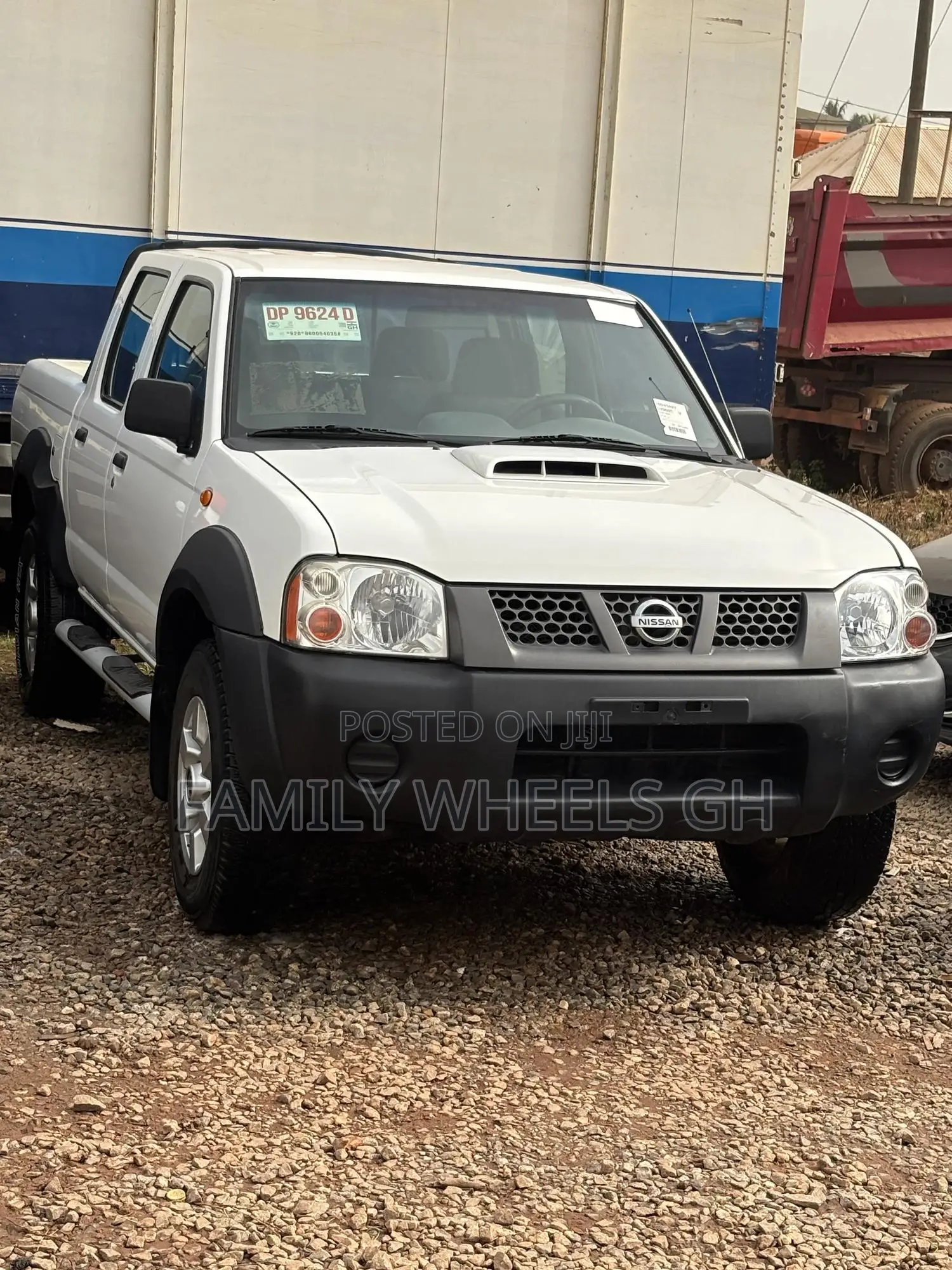 Nissan Hardbody 2012 White
