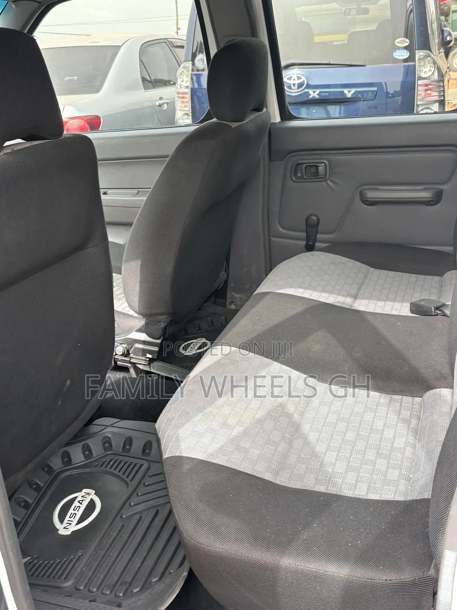 Nissan Hardbody 2012 White