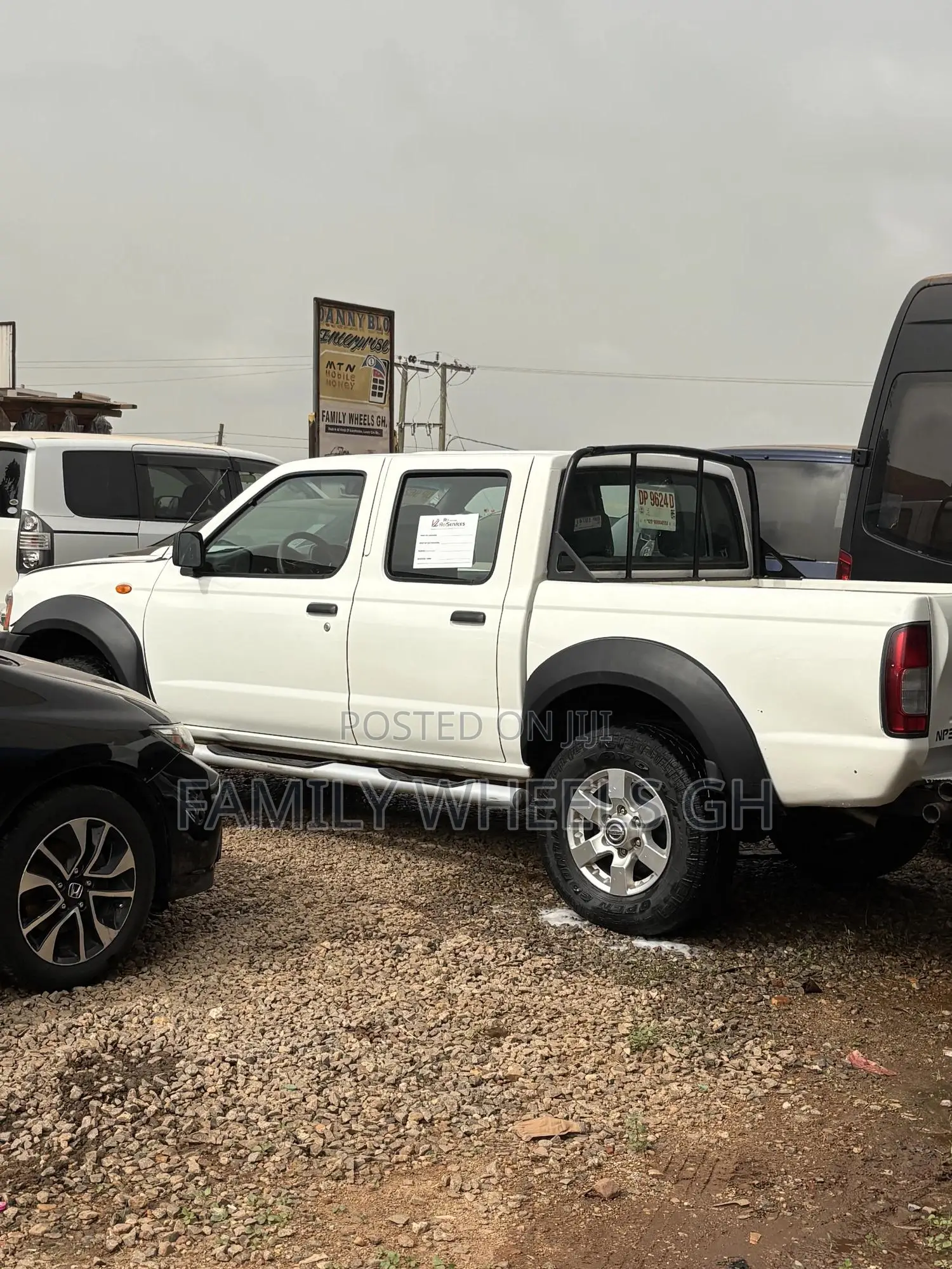 Nissan Hardbody 2012 White