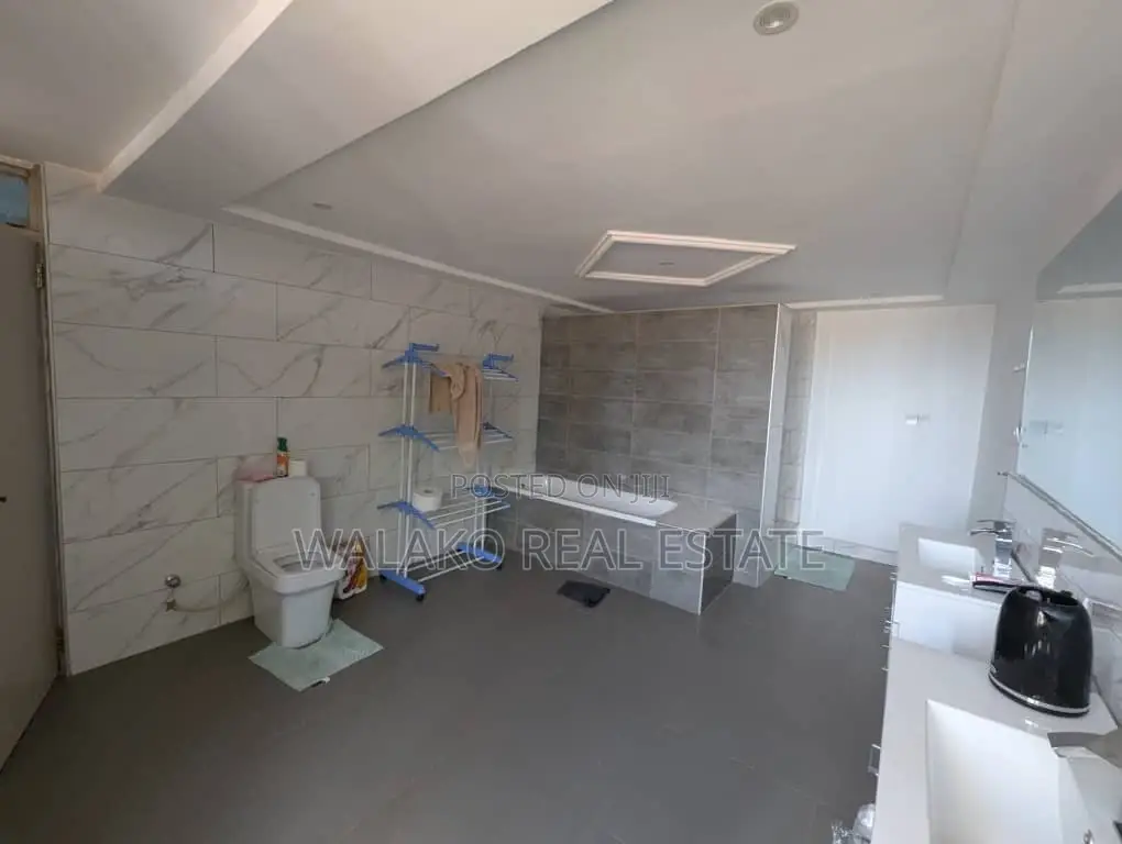 8bdrm House in Tantra Hills for rent