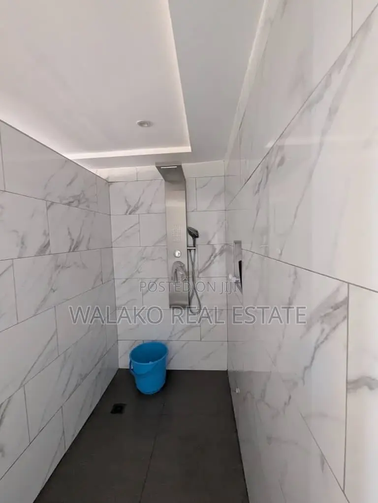 8bdrm House in Tantra Hills for rent