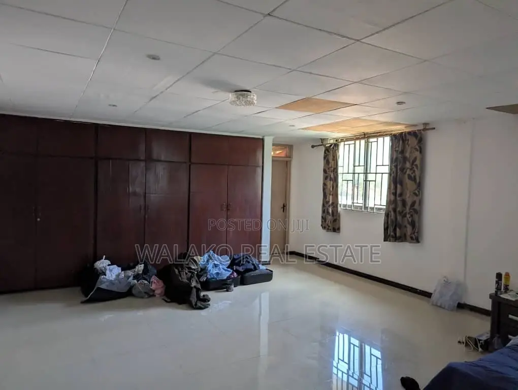 8bdrm House in Tantra Hills for rent