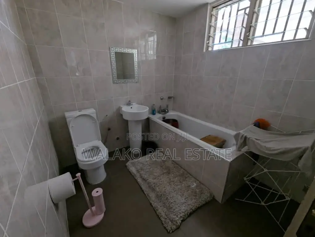 8bdrm House in Tantra Hills for rent