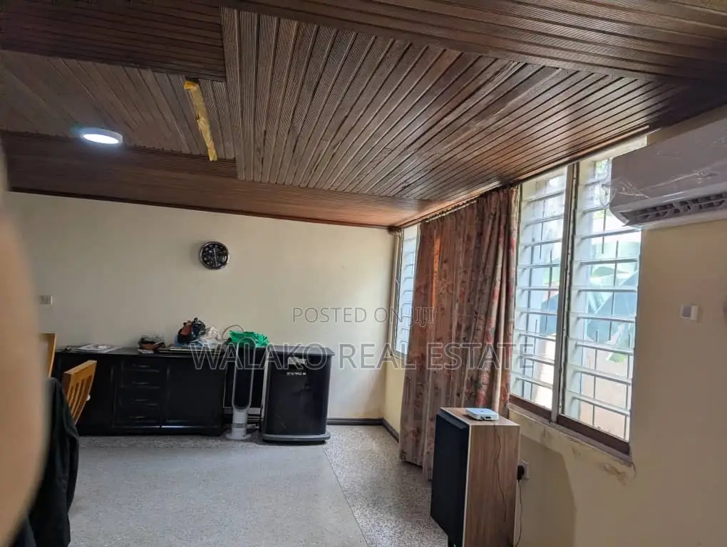 8bdrm House in Tantra Hills for rent