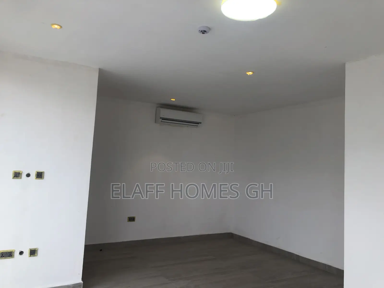 4bdrm Townhouse / Terrace in Elaffhomesgh, Otano for rent