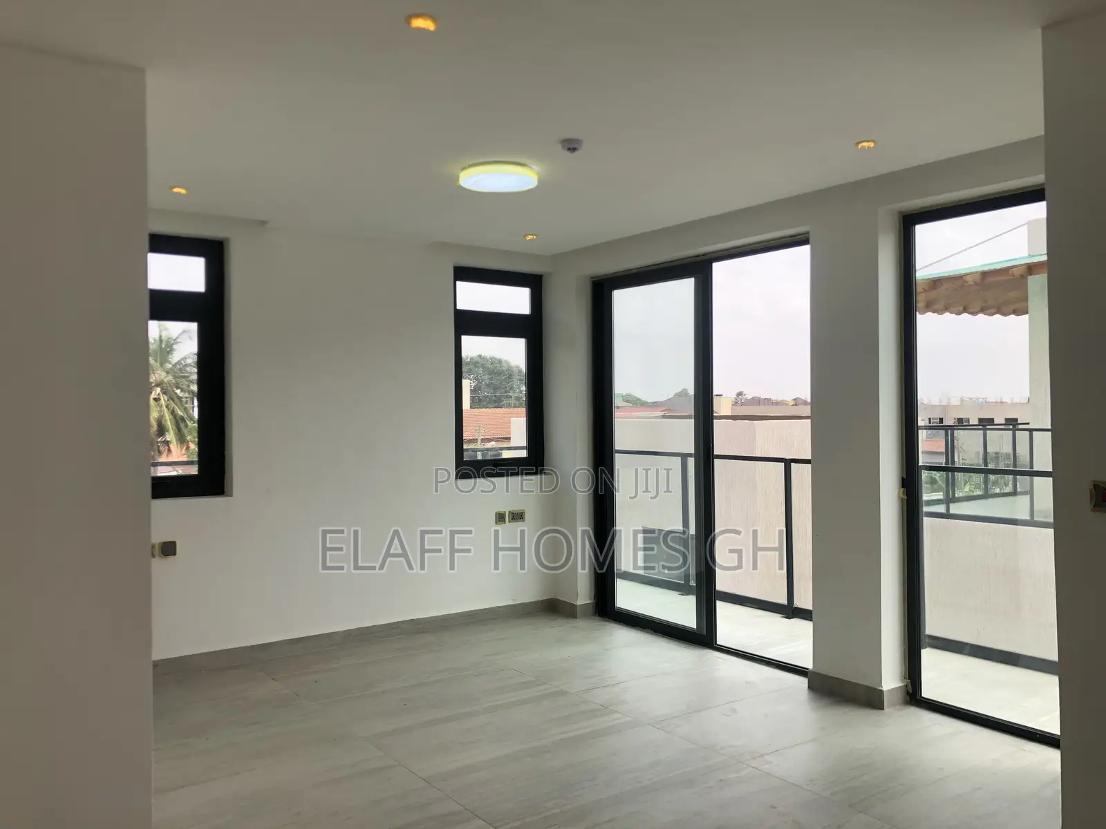 4bdrm Townhouse / Terrace in Elaffhomesgh, Otano for rent