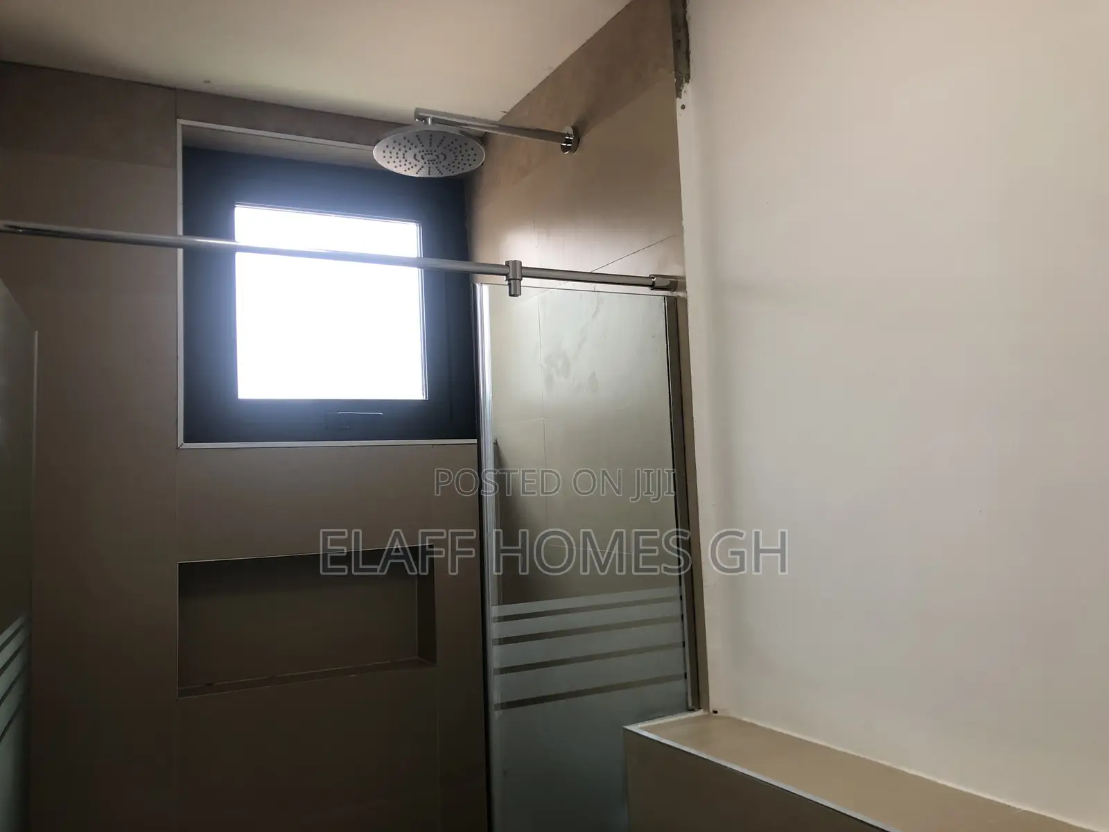 4bdrm Townhouse / Terrace in Elaffhomesgh, Otano for rent