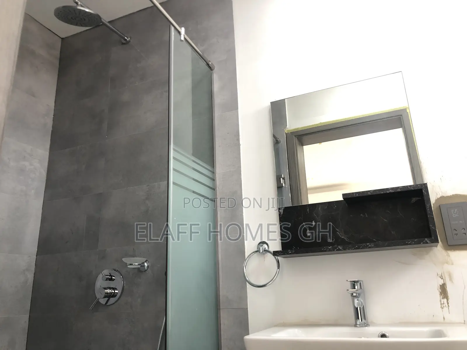 4bdrm Townhouse / Terrace in Elaffhomesgh, Otano for rent