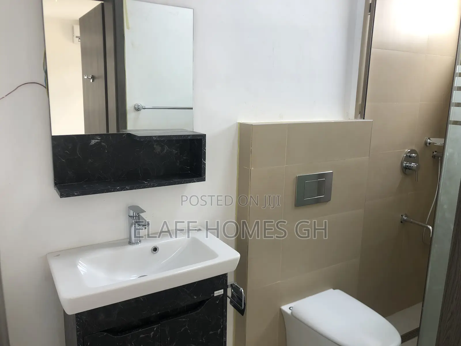 4bdrm Townhouse / Terrace in Elaffhomesgh, Otano for rent