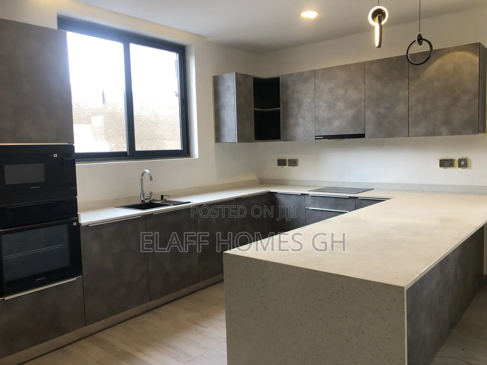 4bdrm Townhouse / Terrace in Elaffhomesgh, Otano for rent