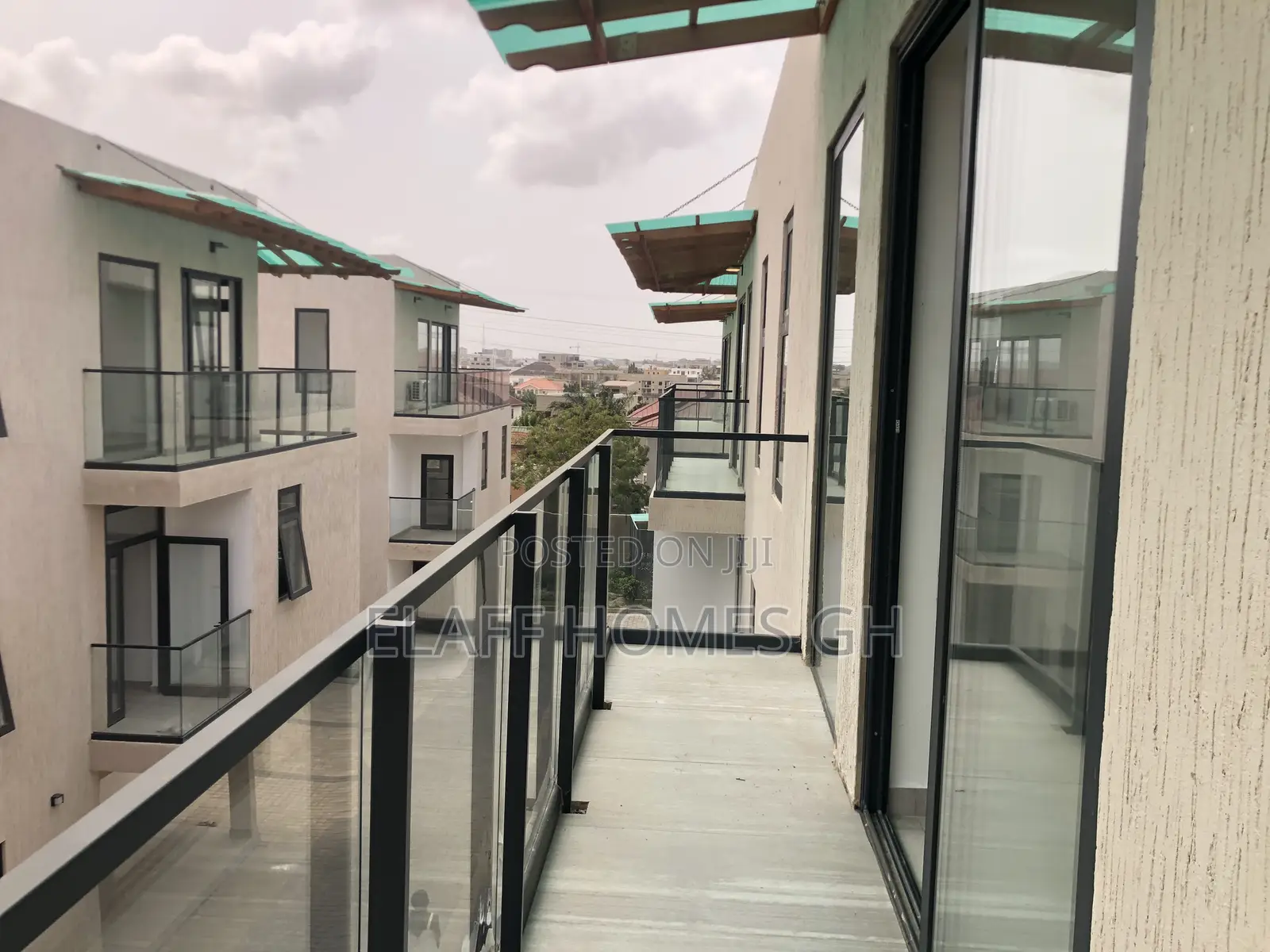 4bdrm Townhouse / Terrace in Elaffhomesgh, Otano for rent