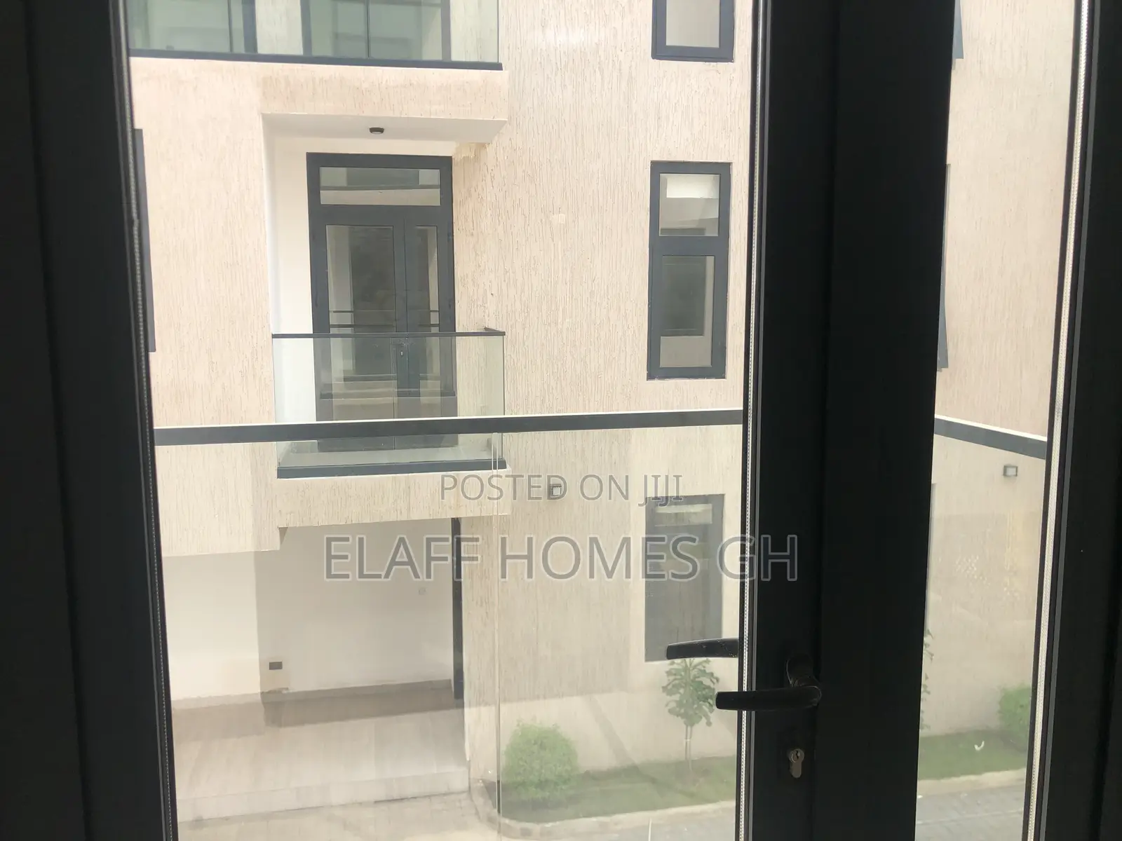 4bdrm Townhouse / Terrace in Elaffhomesgh, Otano for rent