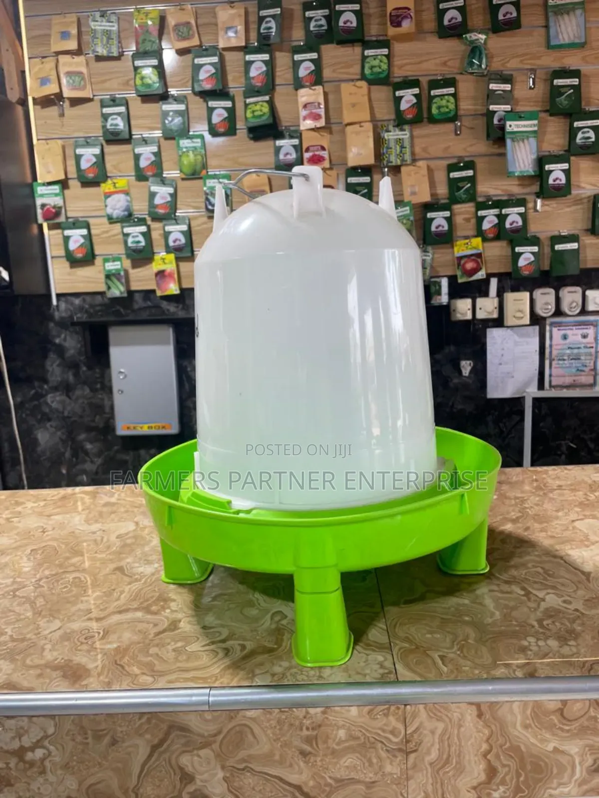 10 Liter Poultry Drinker With Leg