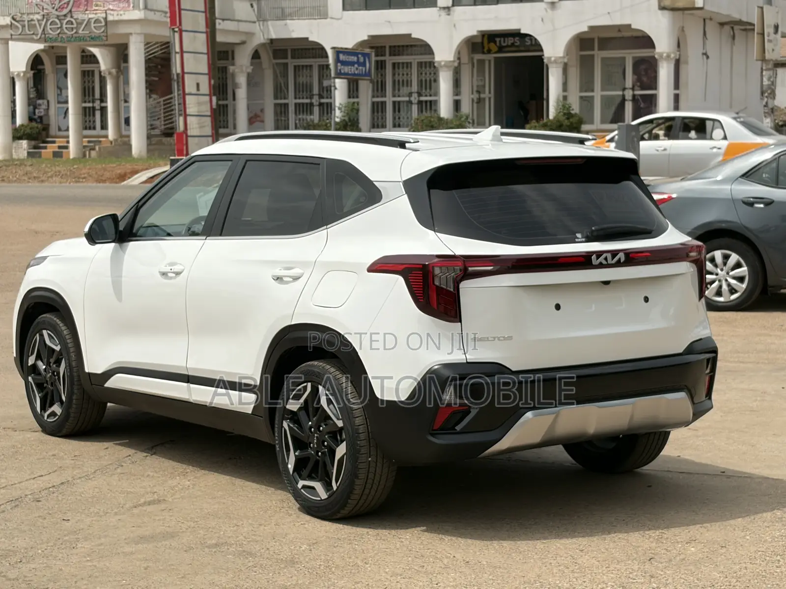 Kia Seltos S AWD 2026 White
