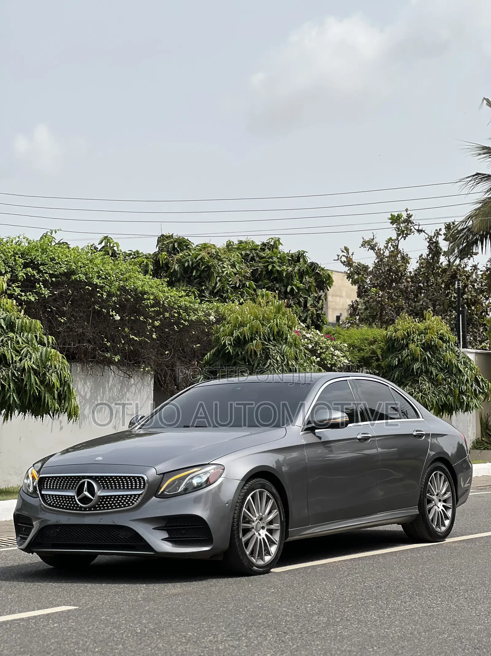 Mercedes-Benz E300 4Matic AWD Sedan (2.0L 4cyl 9A) 2017 Gray