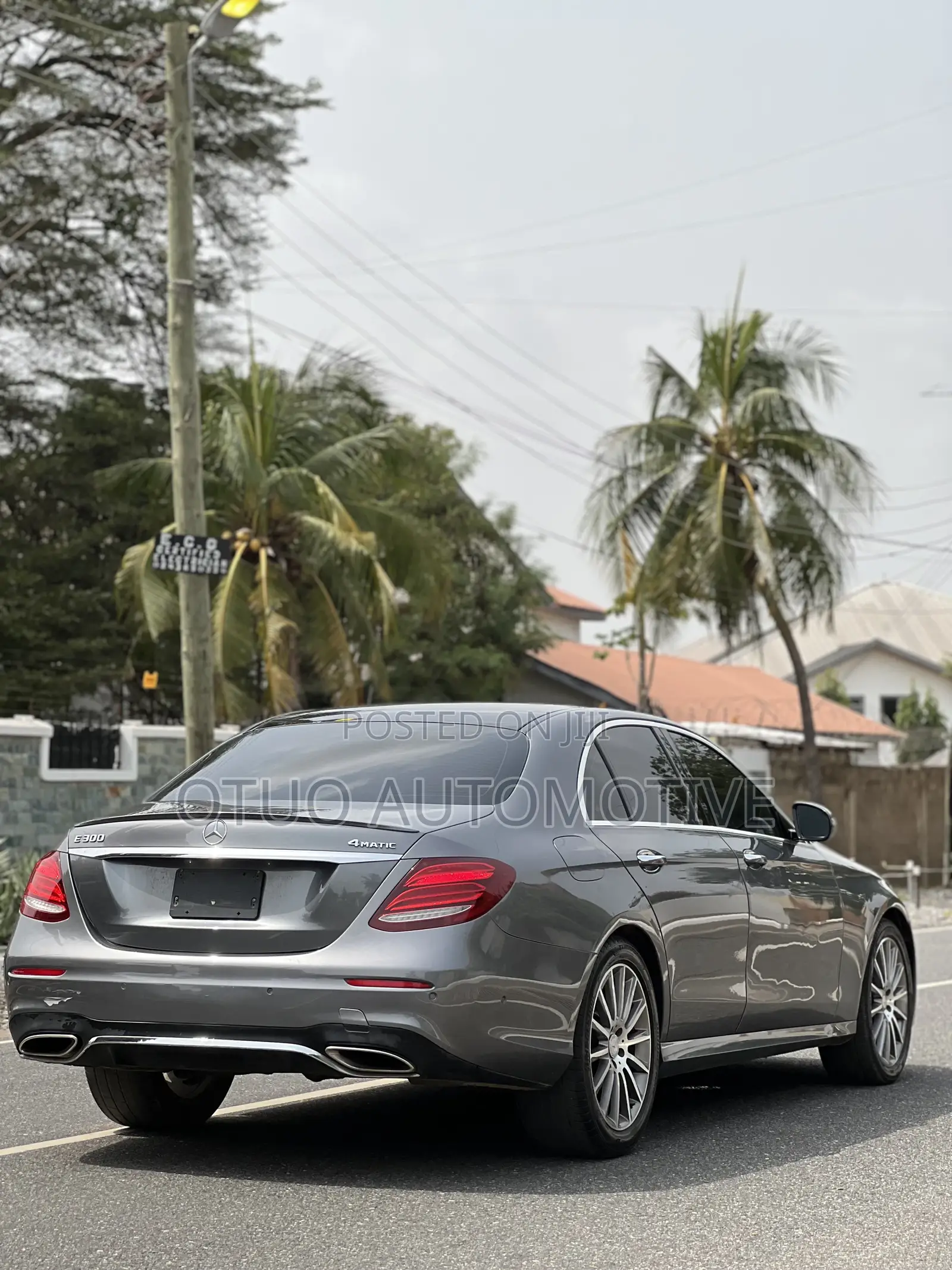 Mercedes-Benz E300 4Matic AWD Sedan (2.0L 4cyl 9A) 2017 Gray
