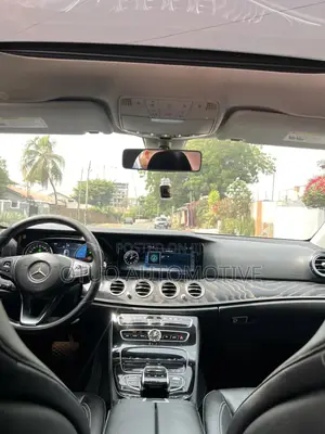 Mercedes-Benz E300 4Matic AWD Sedan (2.0L 4cyl 9A) 2017 Gray
