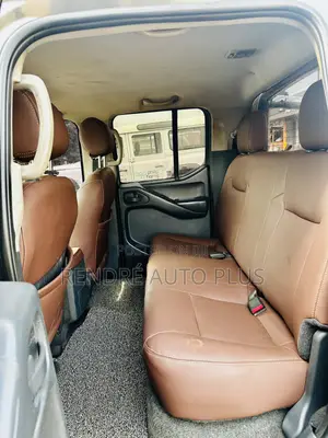 Nissan Navara 2.5 dCi 2011 Gray