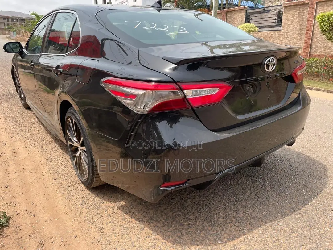 Toyota Camry SE (2.5L 4cyl 8A) 2019 Black