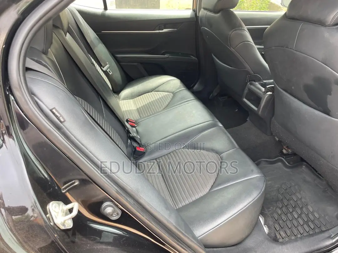 Toyota Camry SE (2.5L 4cyl 8A) 2019 Black