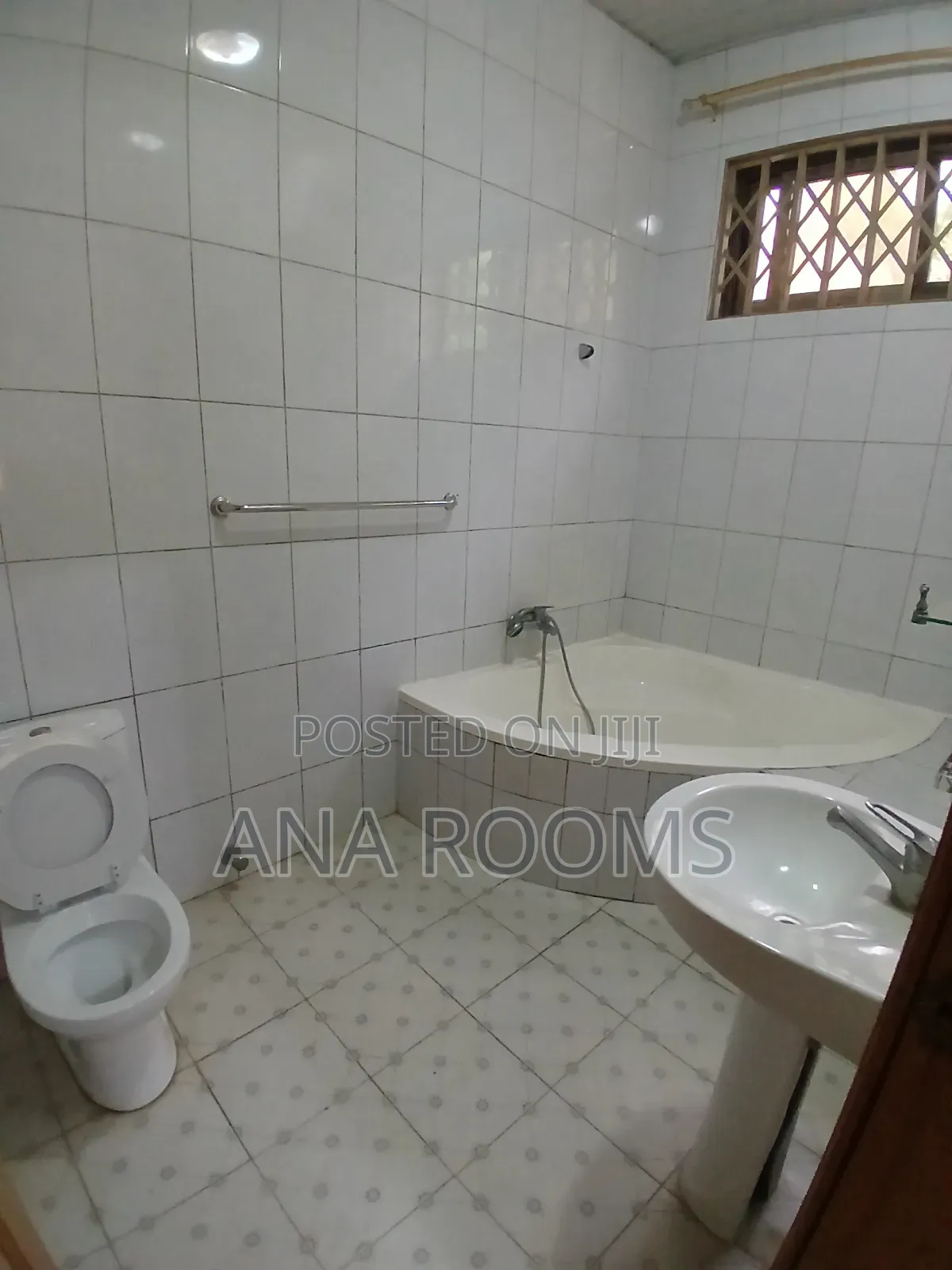 6bdrm House in Community 25, Tema Metropolitan for rent