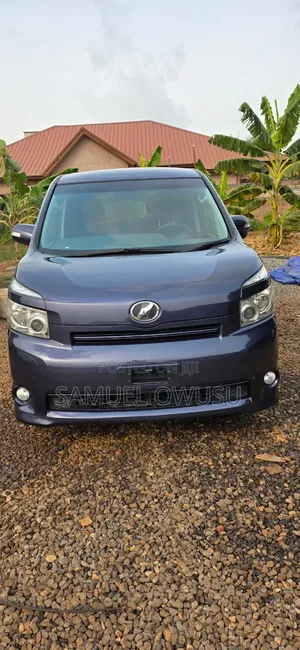 Toyota Voxy 2012 Pink