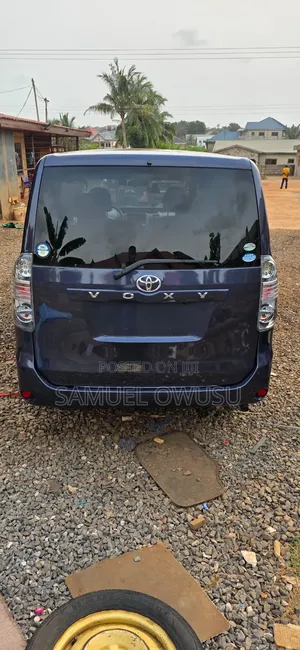 Toyota Voxy 2012 Pink