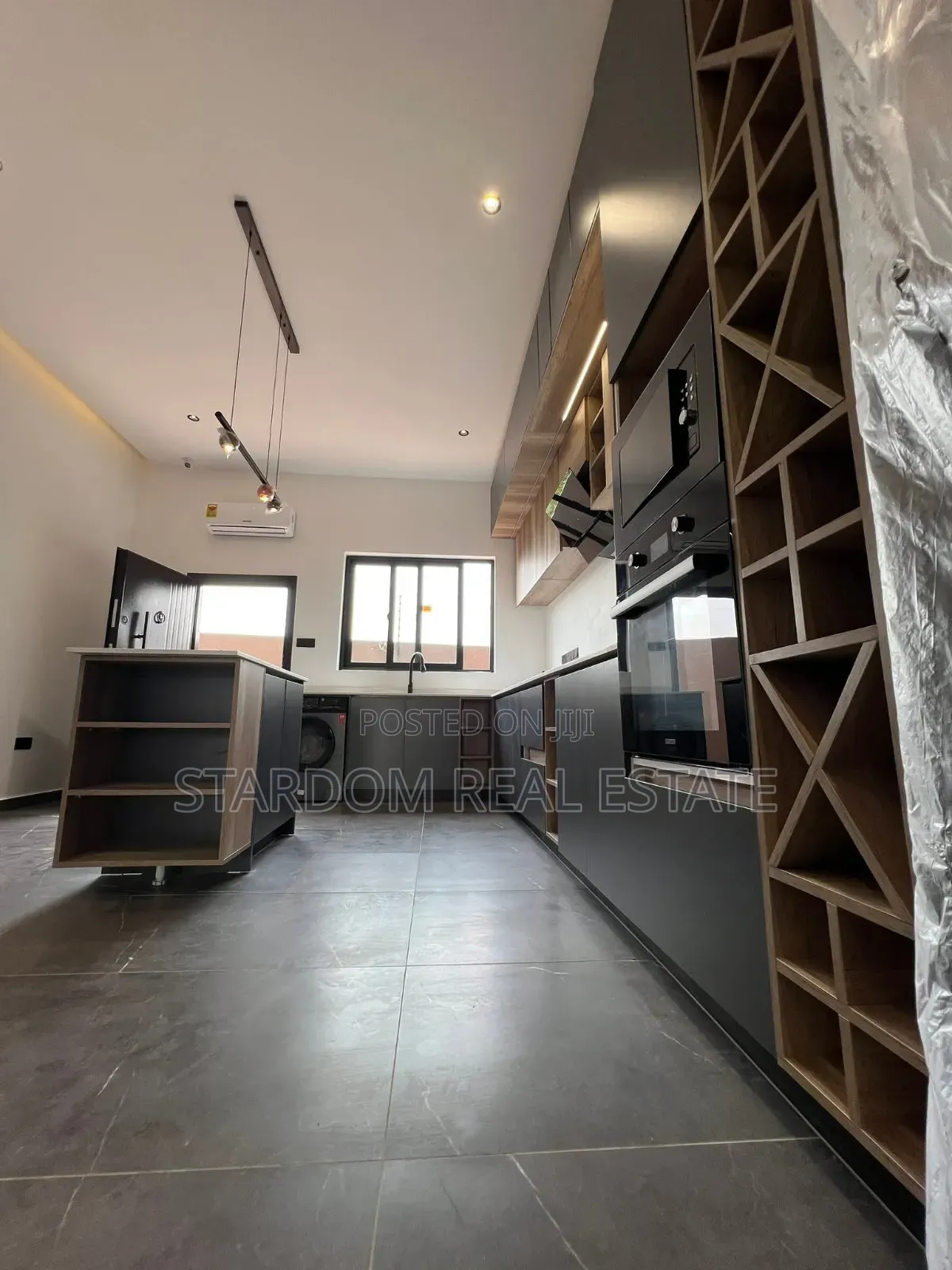 4bdrm Duplex in Oyarifa for sale