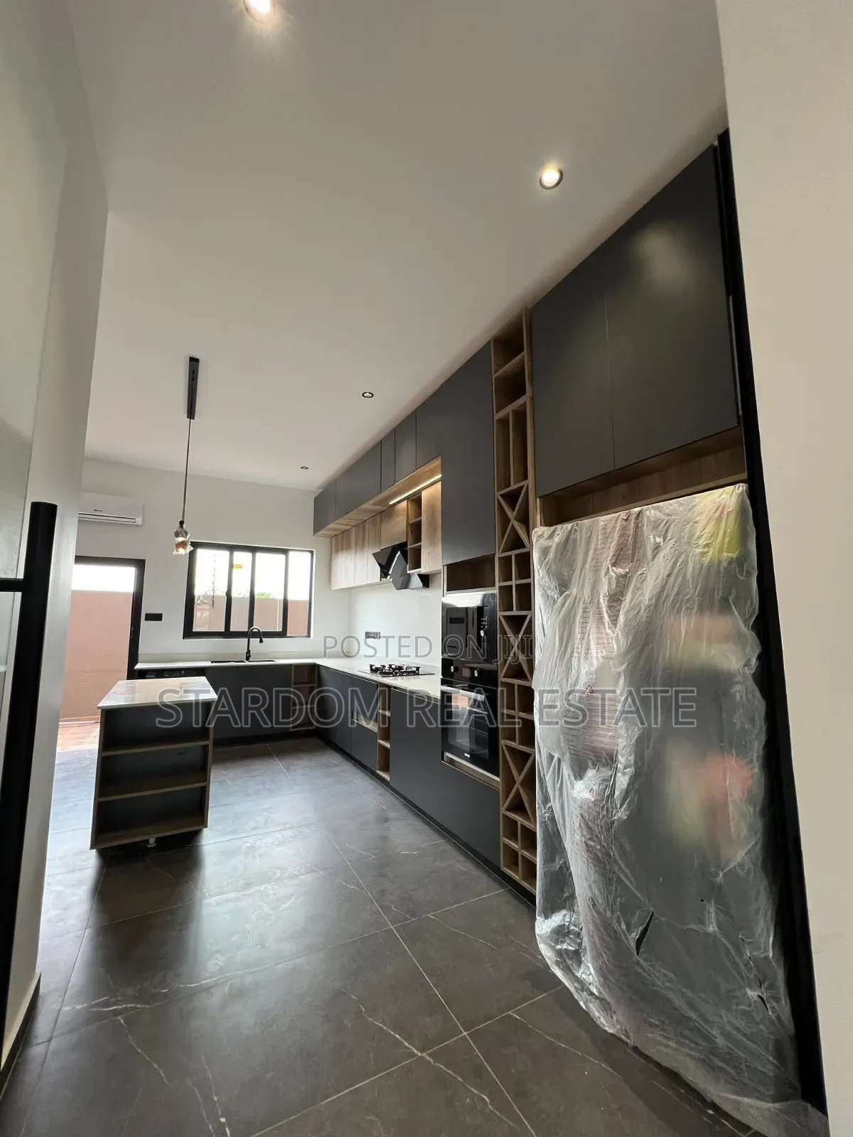 4bdrm Duplex in Oyarifa for sale