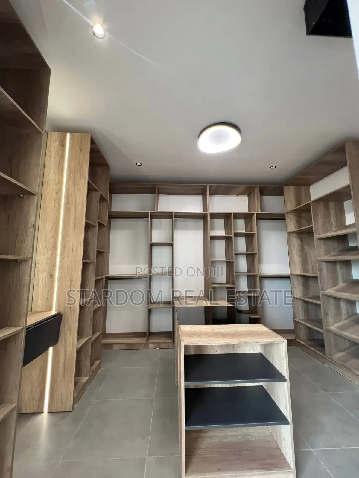 4bdrm Duplex in Oyarifa for sale