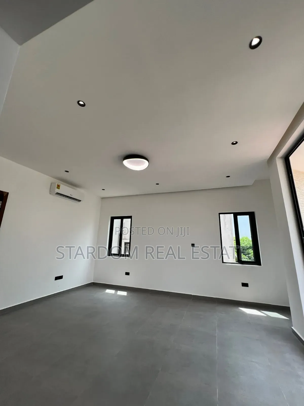 4bdrm Duplex in Oyarifa for sale