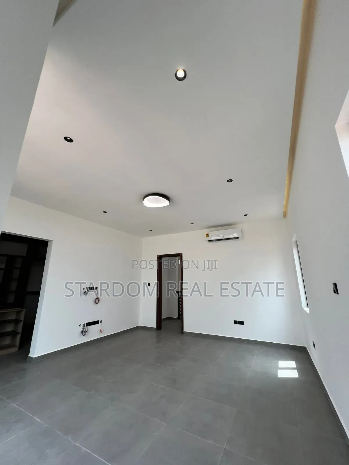 4bdrm Duplex in Oyarifa for sale