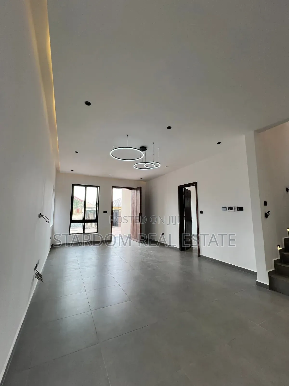 4bdrm Duplex in Oyarifa for sale