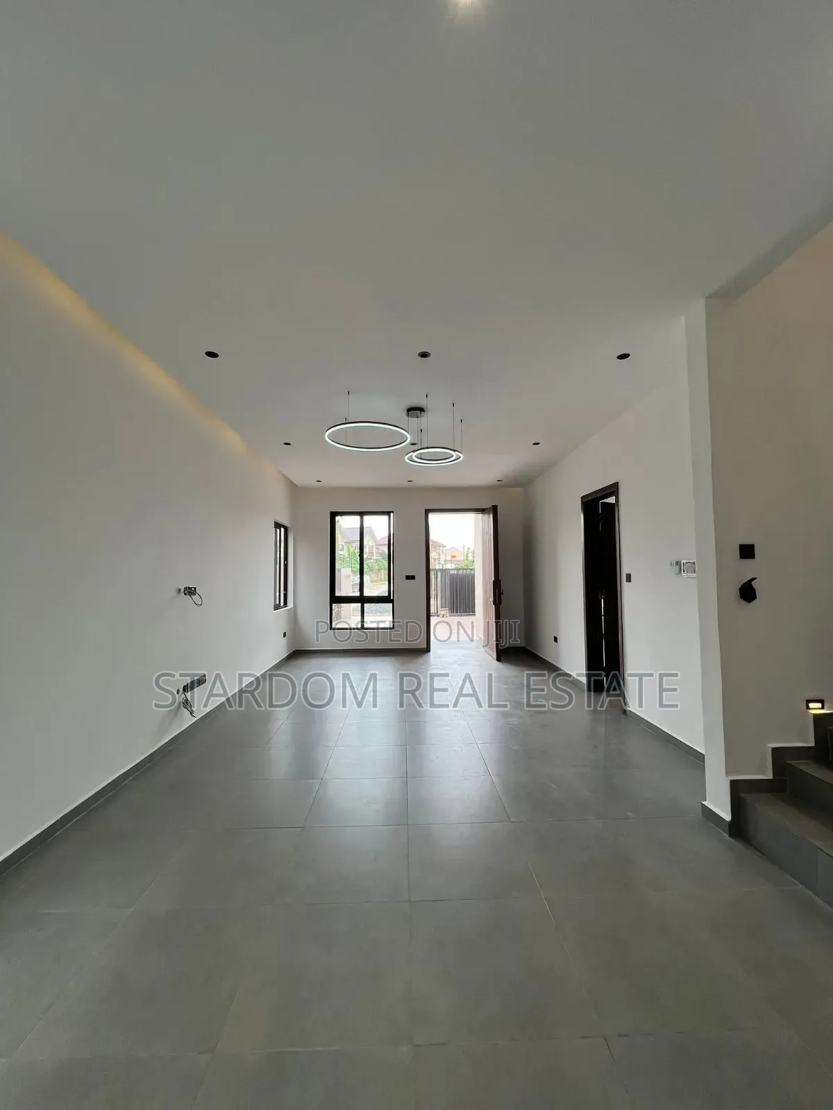4bdrm Duplex in Oyarifa for sale