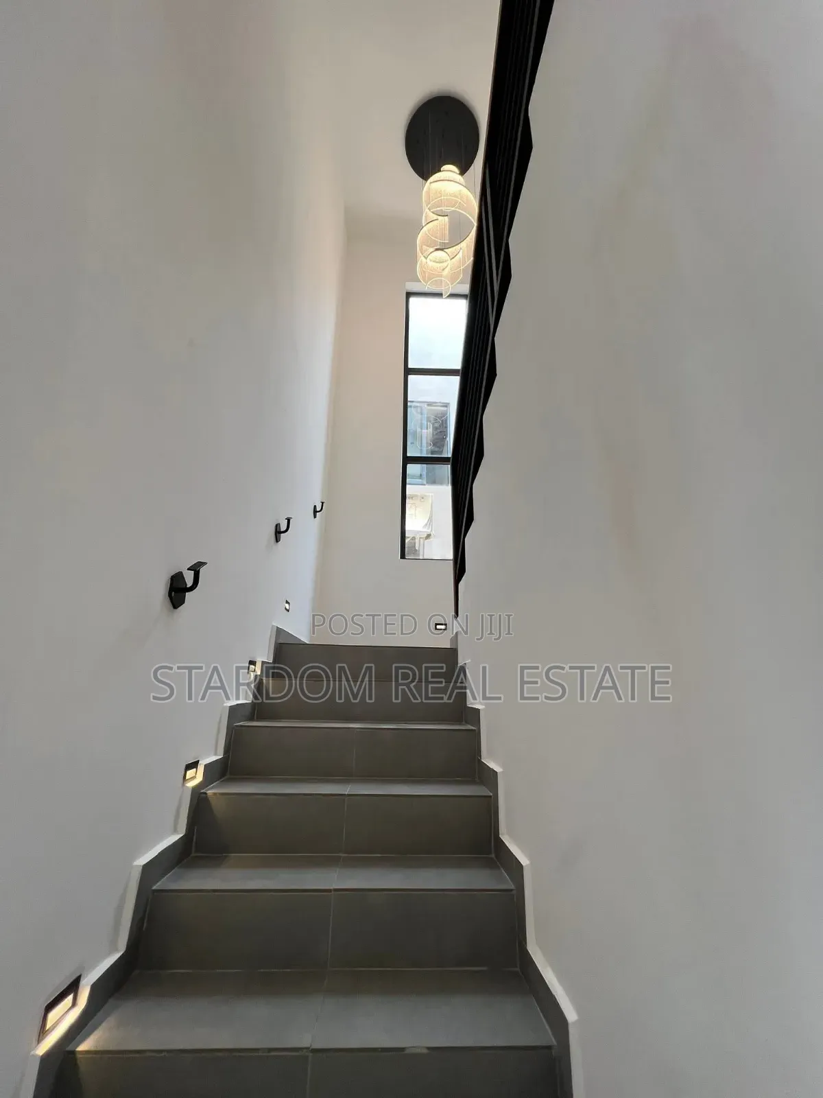4bdrm Duplex in Oyarifa for sale