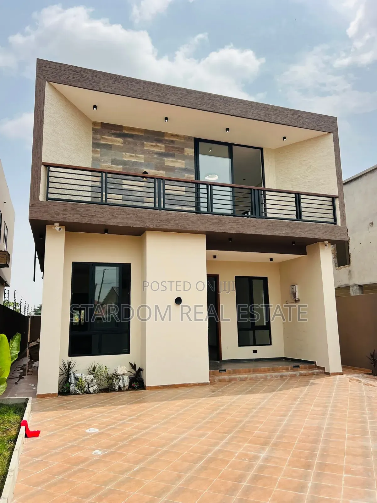 4bdrm Duplex in Oyarifa for sale