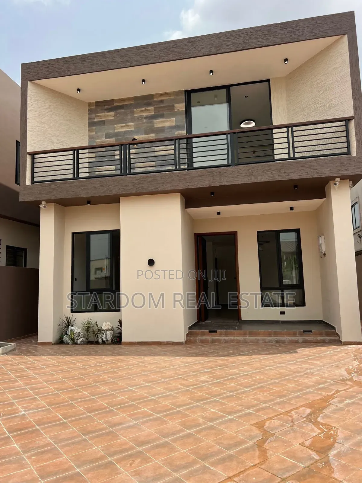 4bdrm Duplex in Oyarifa for sale