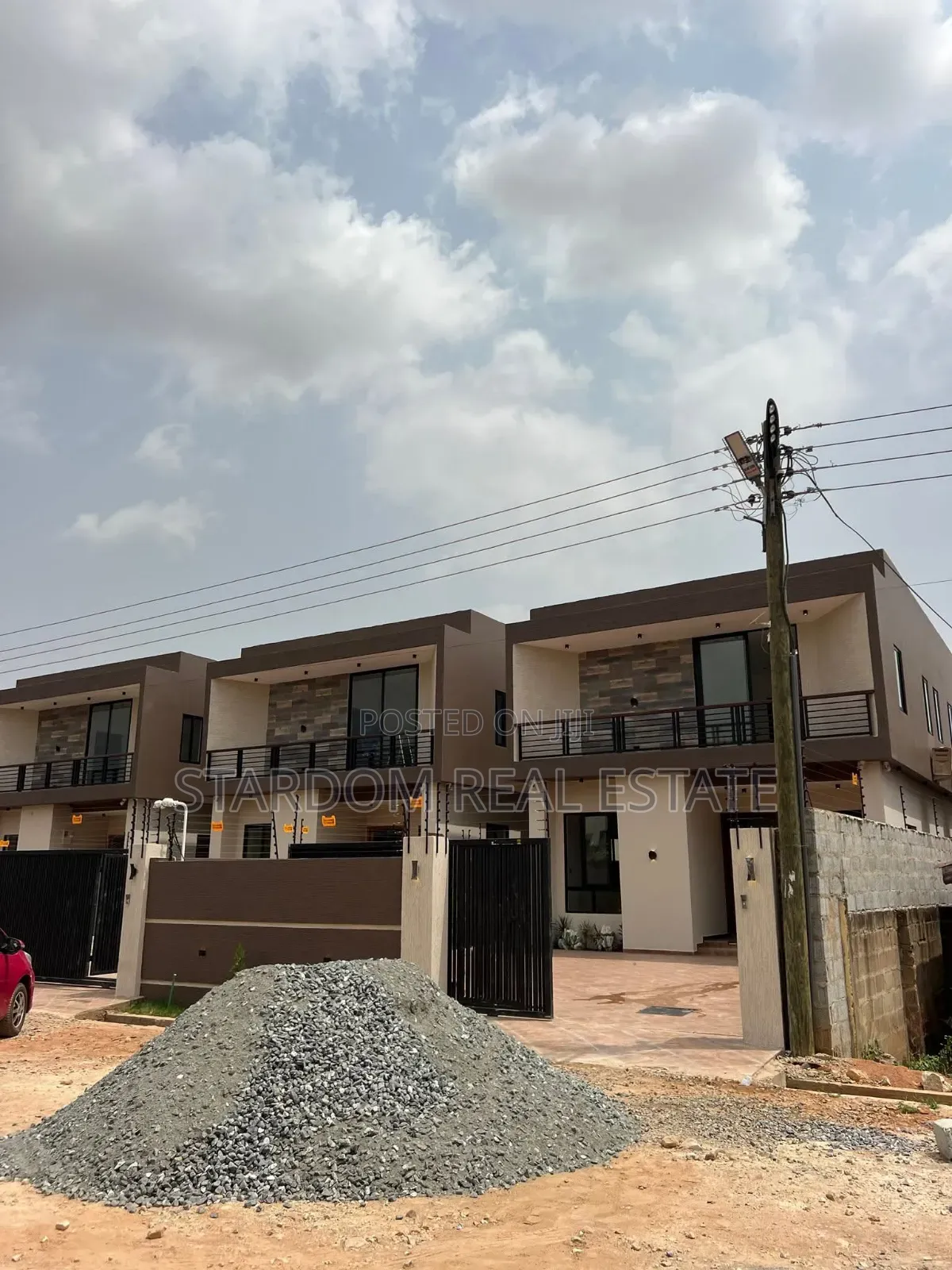 4bdrm Duplex in Oyarifa for sale