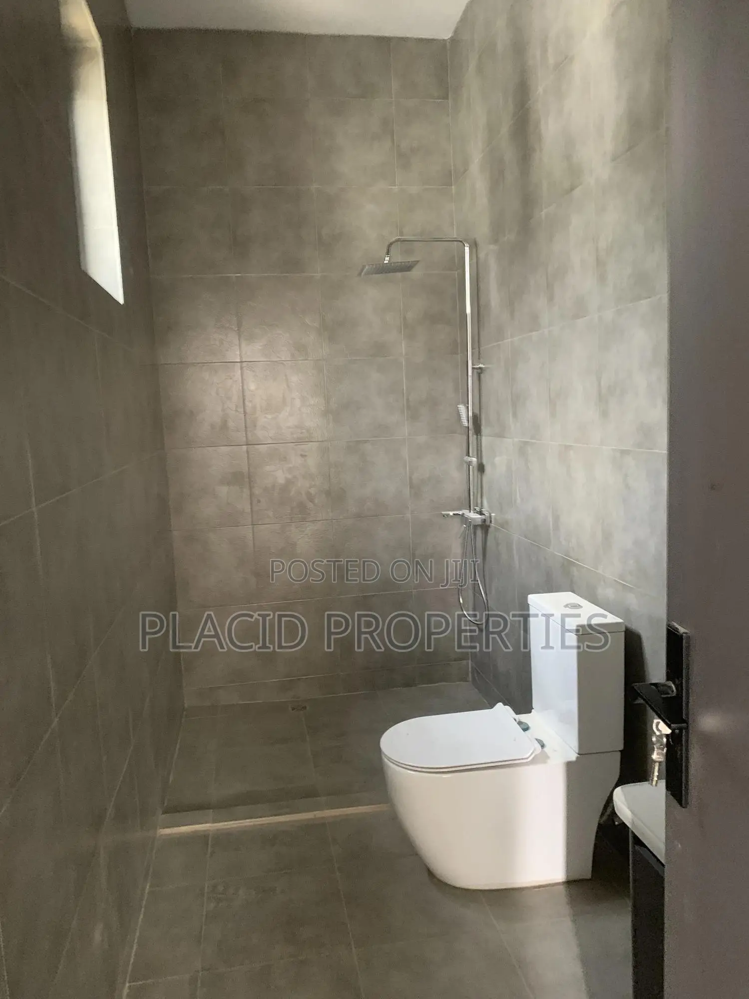 4bdrm Apartment in Haatso,Accra for rent