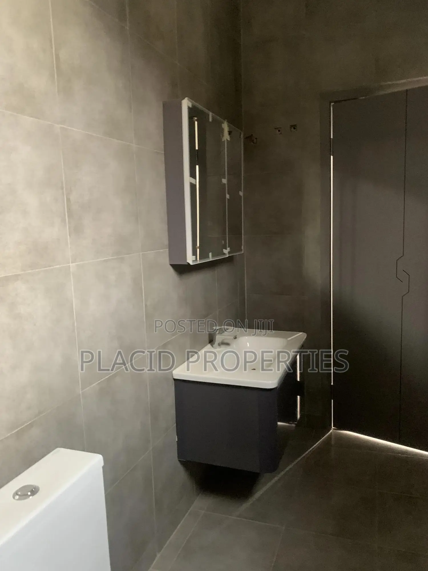 4bdrm Apartment in Haatso,Accra for rent