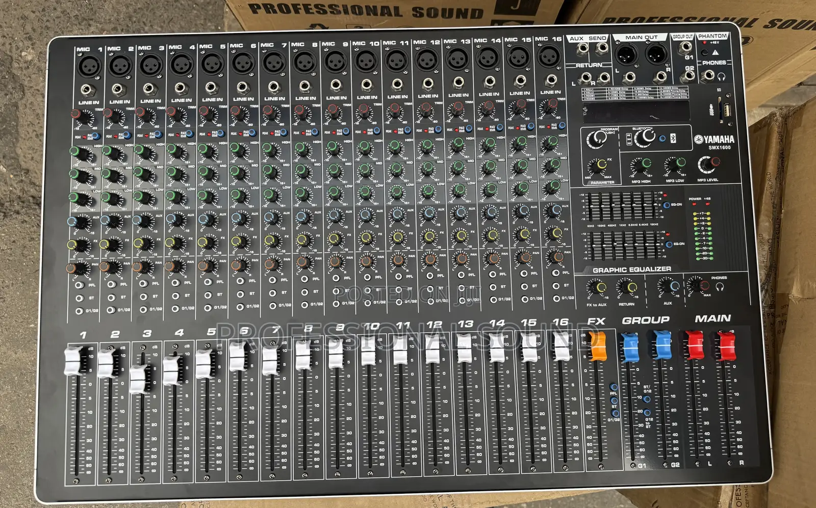 Yamaha SMX-1600 16-Channel Analog Audio Mixer.
