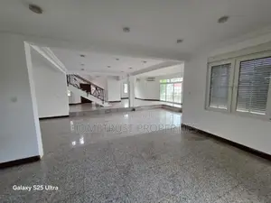 5bdrm Mansion in Hometrust Properties, American House for rent