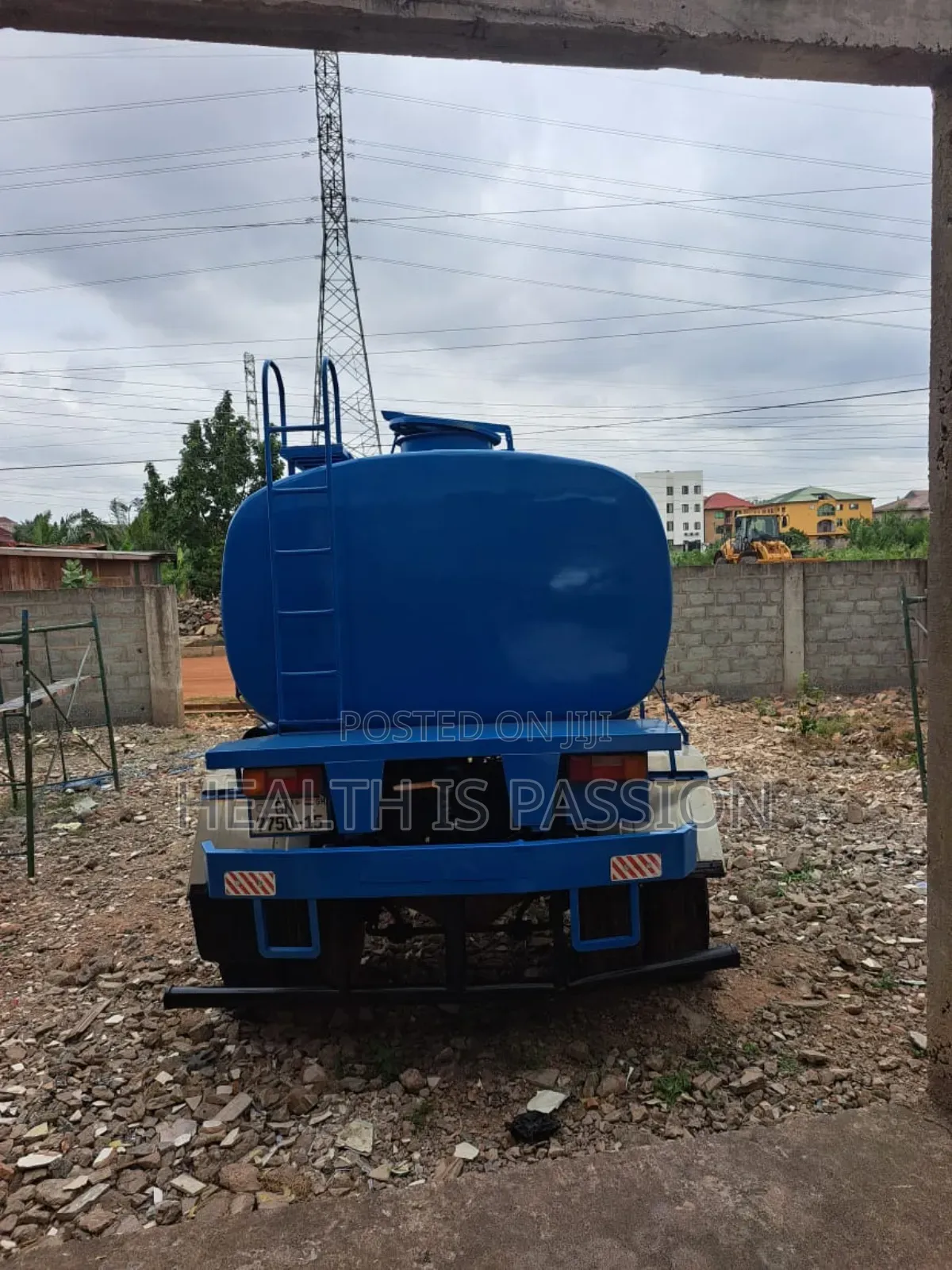 This Blue Water Tanker Truck Almost New Available for Hot Sale