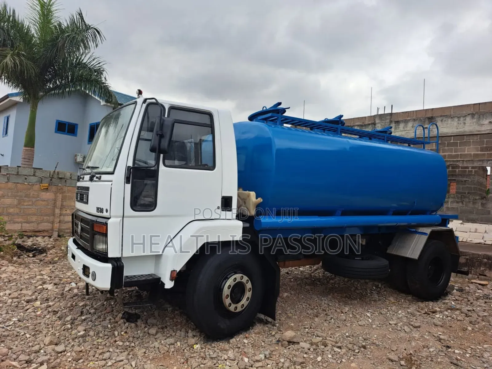 This Blue Water Tanker Truck Almost New Available for Hot Sale